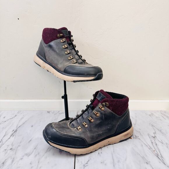 UGG Olivert Waterproof Black Leather Lace Up Boots Mens size 10 main image 9